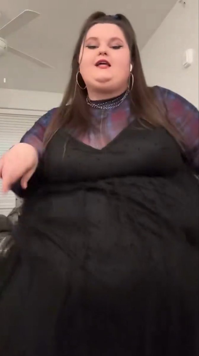 sativable's tweet photo. so this disgusting women started insulting my friend for no reason so i'll use her as fatspo... mind you she's pushing 40 and can't even fit the camera
#edrtwt #fatpso https://t.co/v5v2iCR9Uf