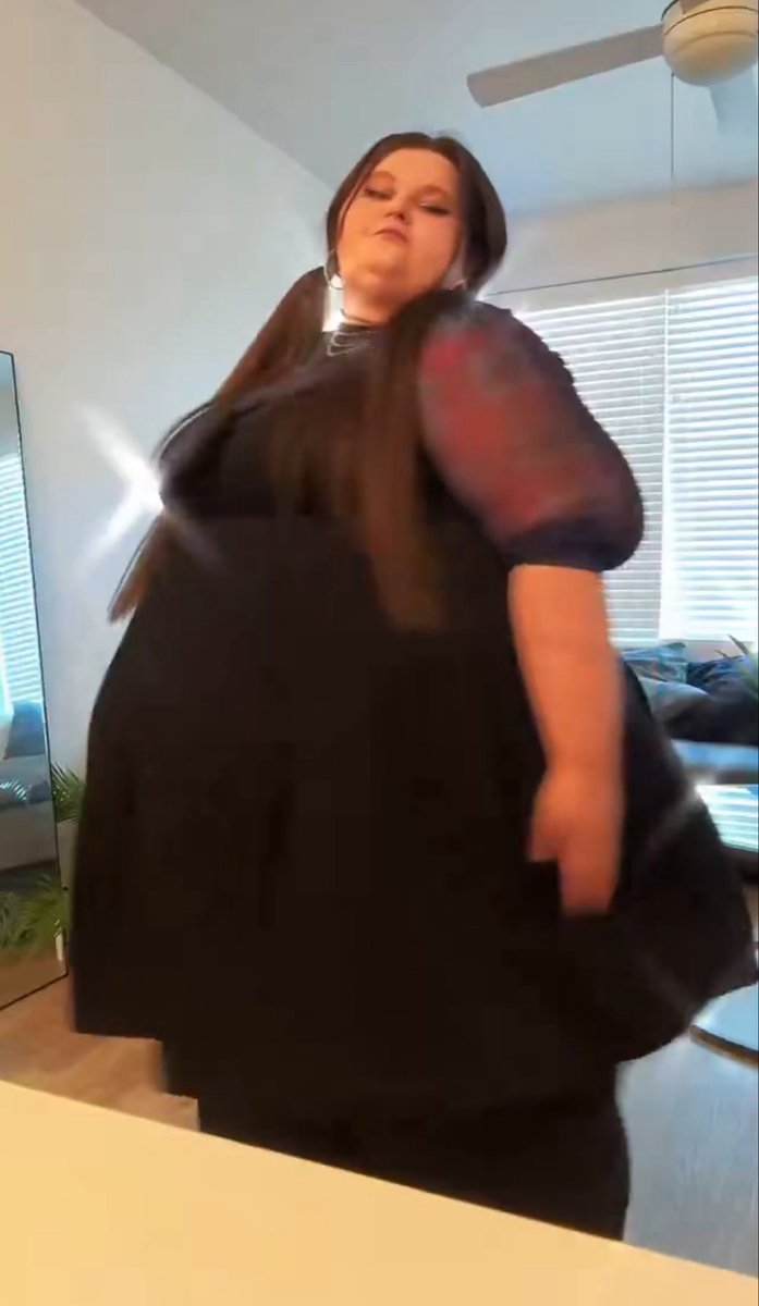 sativable's tweet photo. so this disgusting women started insulting my friend for no reason so i'll use her as fatspo... mind you she's pushing 40 and can't even fit the camera
#edrtwt #fatpso https://t.co/v5v2iCR9Uf