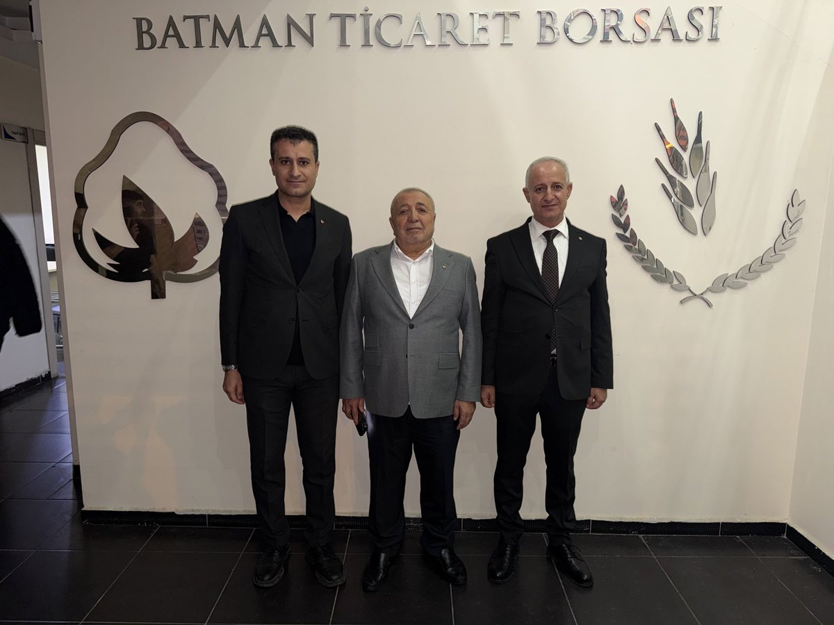 HifzullahAkda's tweet photo. Batman Ticaret Borsası seçimlerinde Başkanımız Arif Güneş Başkanlığında ve Meclis Üyelerimizle birlikte kazandık, birlikte yolumuza devam ediyoruz.@arifguness @RHisarciklioglu https://t.co/fVgb4BzyGO