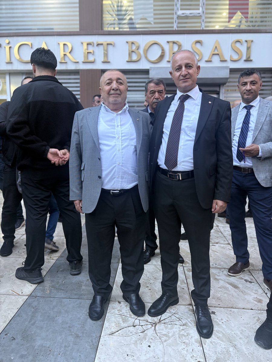 HifzullahAkda's tweet photo. Batman Ticaret Borsası seçimlerinde Başkanımız Arif Güneş Başkanlığında ve Meclis Üyelerimizle birlikte kazandık, birlikte yolumuza devam ediyoruz.@arifguness @RHisarciklioglu https://t.co/fVgb4BzyGO