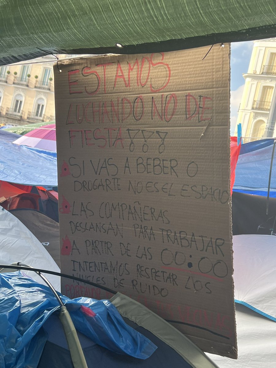 GregoriMarugan's tweet photo. “Lo de la acampada es un festival.”

La acampada: https://t.co/s5VaOwHO3N