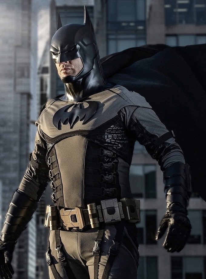 TheBoysOOCC's tweet photo. The time Jensen Ackles dressed up as Batman for Halloween in 2019. https://t.co/iP9IZEsMCt