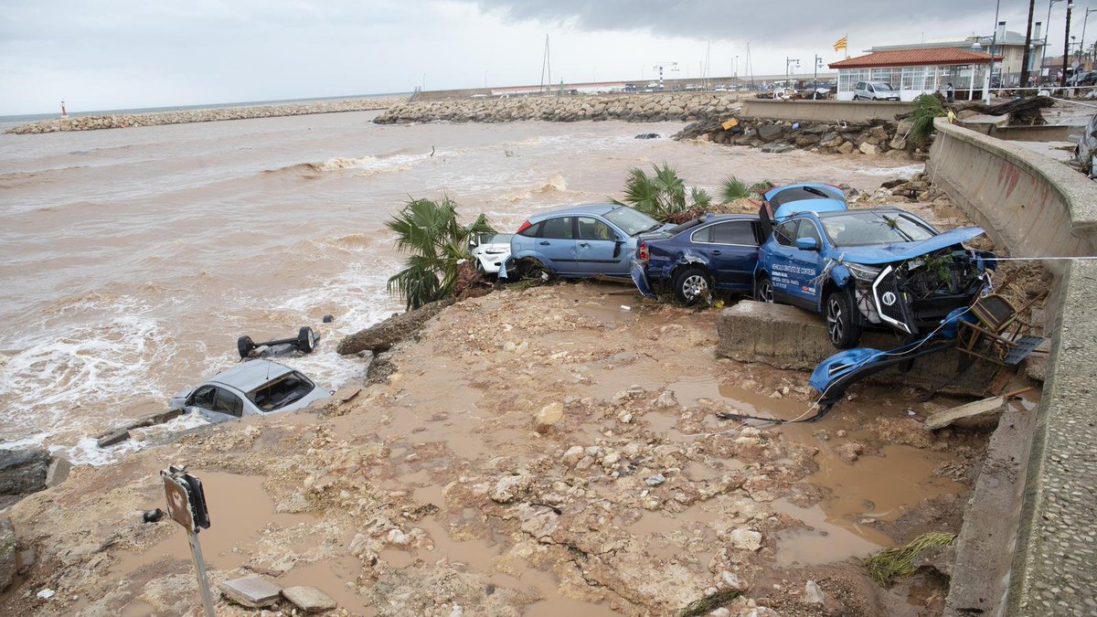 jm_mallarach's tweet photo. 656 municipis catalans obligats a tenir el Plans d'Acció Municipal d'inundabilitat. El 48% tenen plans vigents (sovint amb  actuacions pendents d'execució). El 34% tenen PAM obsolets o pendents de revisió. 18% tenen els PAM pendents d'elaboració ➡️120 municipis no tenen cap pla elaborat, amb municipis tan importants i amb un risc tan alt com Badalona, Rubí, Montcada i Reixac, Ripollet, etc. Si se sumen els plans caducats i els no fets, el 52% dels municipis obligats legalment no té la planificació al dia.