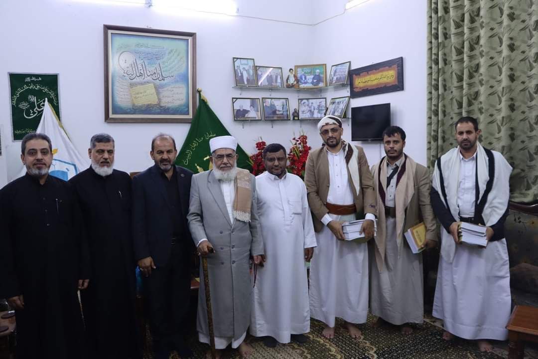 othmanmhmmadr's tweet photo. هذه صورة (أبو إبراهيم الحوثي) مسؤول التنسيق العسكري لمليشيا الحوثي داخل العراق، يتواجد داخل محافظة بابل، منطقة جرف الصخر.

يظهر واقفاً بجوار أبو إدريس الشرفي، يليه المعمم محمد عبد العظيم الحوثي في منطقة المدائن جنوب بغداد قبل مدة https://t.co/auTCKsdN6c