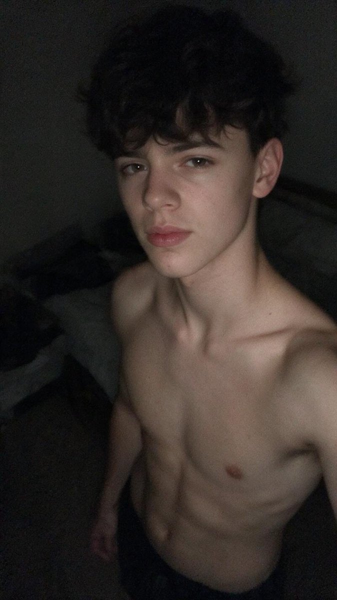 milohottie's tweet photo. are you into toned twinks? https://t.co/ZgVM8suOZU
