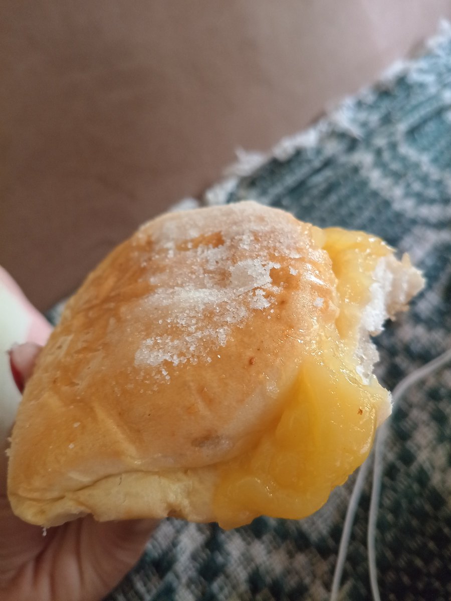 nandkochh's tweet photo. Me empanturrando de doce pra dps ficar 2 semanas sem conseguir açúcar https://t.co/m5xlYZkuRf