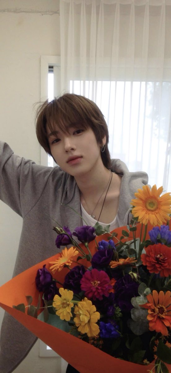 sasyadess's tweet photo. 불량아와는 사귈수없어
란 말로 거절당하고                        지금은?
돌아온 미남 https://t.co/Uzy535yNpH