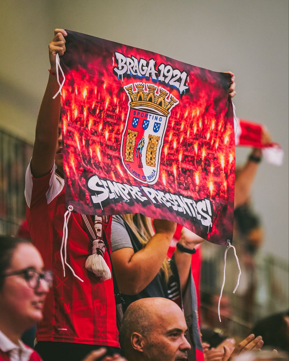 Modalidades_SCB's tweet photo. Sempre presentes 🤜🏻🤛🏻
#Supertaça | #FCPSCB | #VoleibolSCB https://t.co/e6LLtc5iQJ