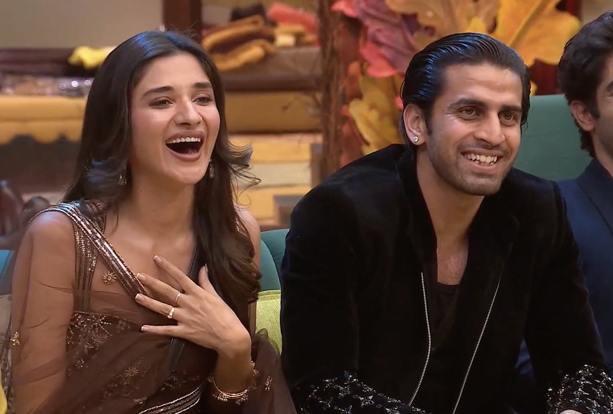 beingrachit_'s tweet photo. kanika n gullu were genuinely happy thinking rhiti is back as yes, these two were the only ones who were with rhiti thruout the week..amrapali was full on faking it here too lol
#BiggBoss20 https://t.co/QGSK5pPgAU
