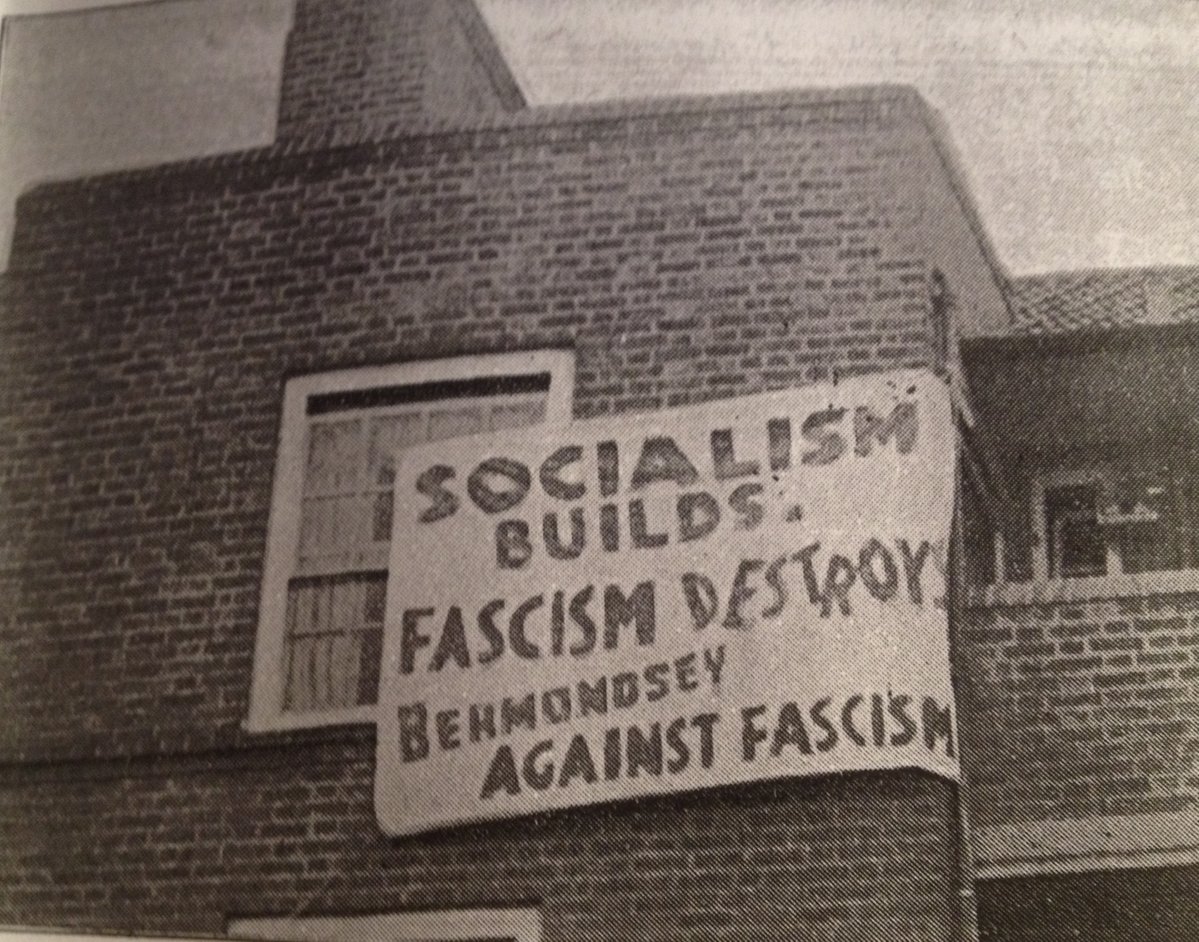 wrkclasshistory's tweet photo. #OtD 3 Oct 1937 almost a year after their defeat at Cable St, Mosley's Blackshirts attempted to march through Bermondsey, South London. Met with strong local opposition and barricades in the streets, the march never arrived at its intended destination https://t.co/sjZGhcn5hE https://t.co/6UYKRrU8u7