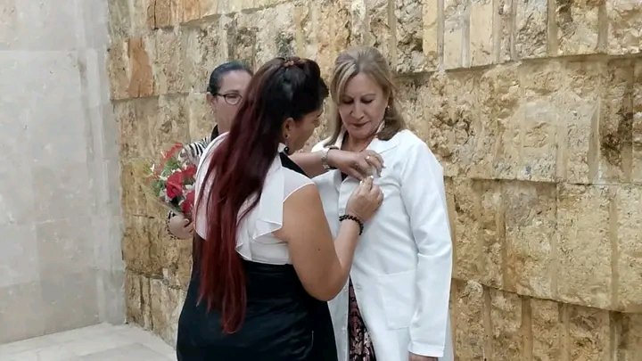 SNTSCuba's tweet photo. Desde #Granma el reconocimiento a los odontólogos en su dia! Muchas felicidades! #CubaPorLaVida https://t.co/fwOchj6gUc