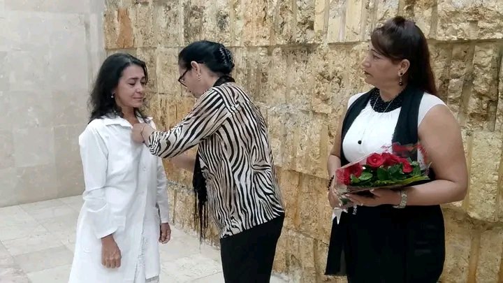 SNTSCuba's tweet photo. Desde #Granma el reconocimiento a los odontólogos en su dia! Muchas felicidades! #CubaPorLaVida https://t.co/fwOchj6gUc