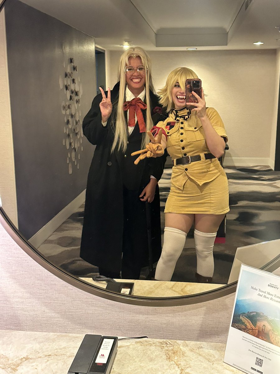 radiojelly's tweet photo. I miss cosplaying Seras and Integra🥹 https://t.co/jBZepB83Rz