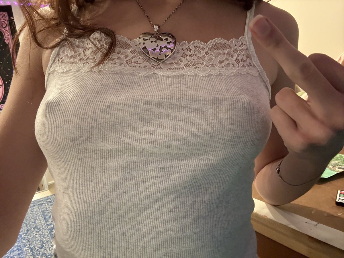 Begforbelll's tweet photo. Small and hard, just like you 💋 https://t.co/rupi45FXN4