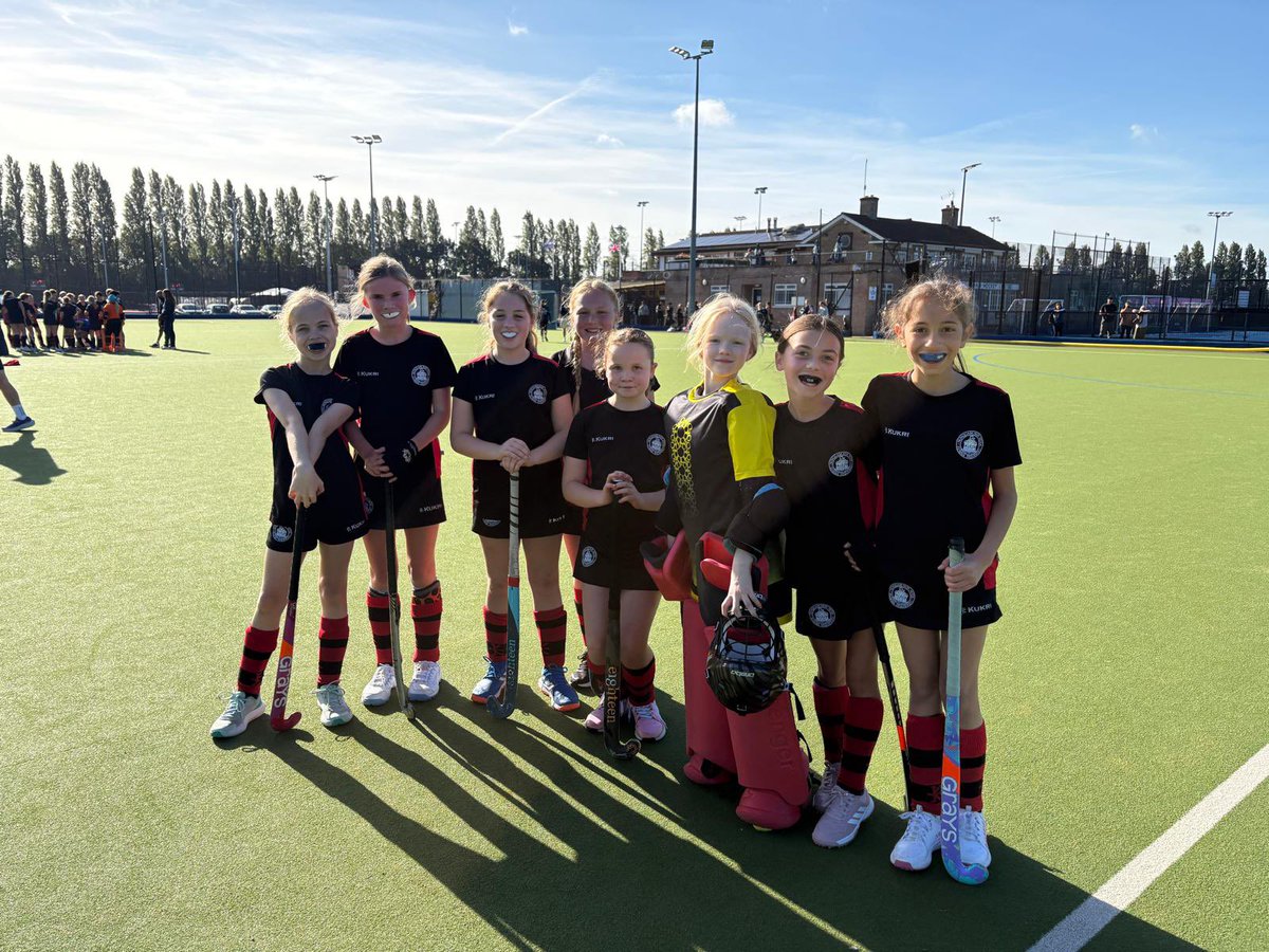NULS_Sport's tweet photo. A picture perfect morning on the pitch 🏑

Fantastic effort and great results against Ratcliffe College today 🏑

U15A Won 7-0
U14A Won 2-1
U13A Lost 2-3
U13B Drew 1-1
U12A Drew 2-2
U12B Won 3-0 

@NULSchoolUK @NuLS_Headmaster https://t.co/CHMyFJaVDf