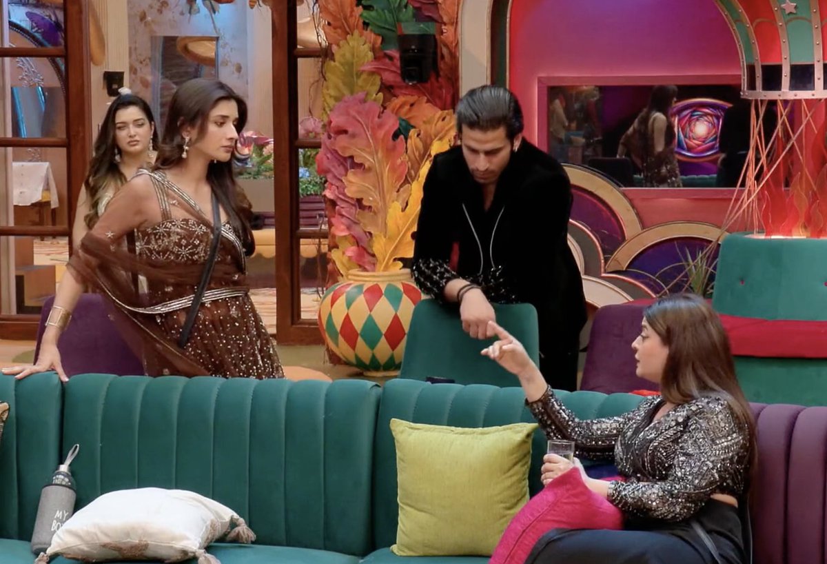 beingrachit_'s tweet photo. mahhi: mujhe qazi se attachment ho gaya hai

kanika: mujhe toh woh bhi nakli lagta hai aapke side se

where was this kanika whole week bhai??
#BiggBoss20 https://t.co/q1uIDlE7EW