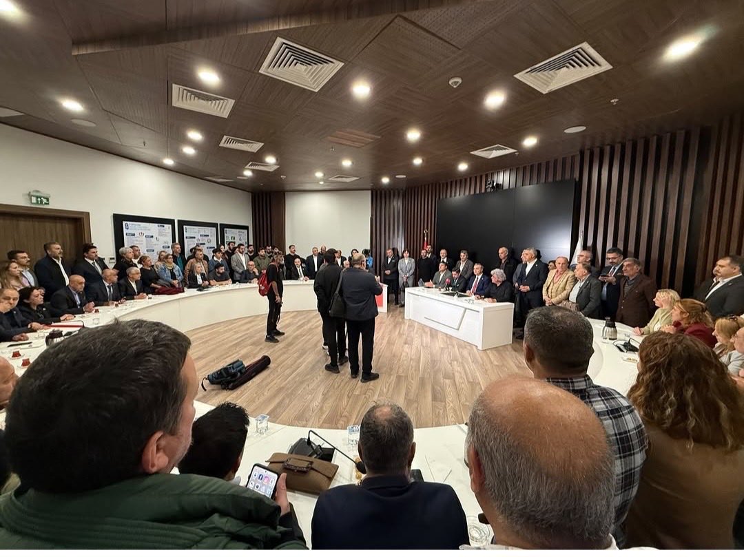 bahcelievlerchp's tweet photo. Eyüpsultan Belediyemizi ziyaret ederek belediye meclis üyelerimiz ve çalışma arkadaşlarımızla bir araya geldik.

Belediye Başkanımız Mithat Bülent Özmen’in yanında, Eyüpsultan halkının iradesinin takipçisiyiz. https://t.co/ioRu9RLHNE