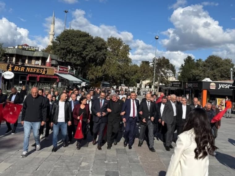 bahcelievlerchp's tweet photo. Eyüpsultan Belediyemizi ziyaret ederek belediye meclis üyelerimiz ve çalışma arkadaşlarımızla bir araya geldik.

Belediye Başkanımız Mithat Bülent Özmen’in yanında, Eyüpsultan halkının iradesinin takipçisiyiz. https://t.co/ioRu9RLHNE