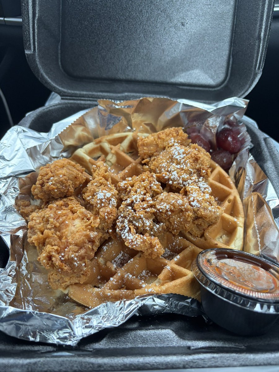 SkinnyInTheCity's tweet photo. We got our chicken, waffles, and sweet tea from Biscuits & Buns!!! 10/10 ๐ฅณ๐ฅณ #Uber #buyonegetonefree. https://t.co/94S5klcJqK