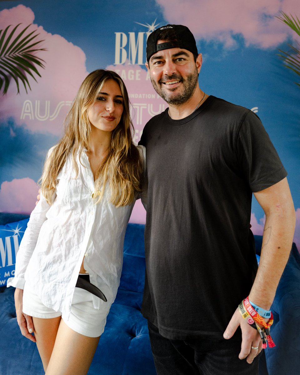 bmi's tweet photo. The #BMIFamily! #BMIACL @aclfestival 

Elle Coves ✨ Grocery Bag ✨ Izzy Escobar https://t.co/UkbBsIbZrs