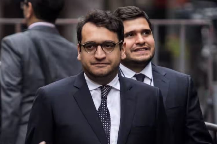 jorgegogdl's tweet photo. Chocolates Rocío, empresa que fue constituida por 1 millón de pesos por Andy López Beltrán y Bobby en 2024, no solo vende chocolates, tiene 13 objetos sociales desde vender bebidas alcohólicas,operar bares, hacer campañas publicitarias y participar en licitaciones de gobierno. https://t.co/1BukDWJf7a