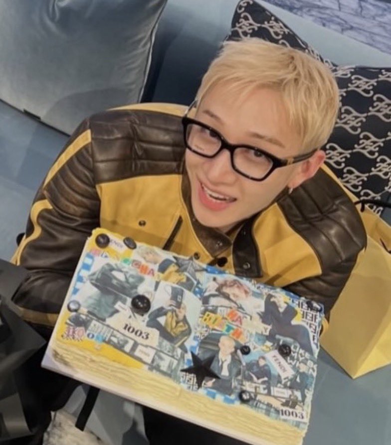 forwolfchan's tweet photo. I love when he wears glasses… makes him look extra puppy https://t.co/9qcQJ9GwP5