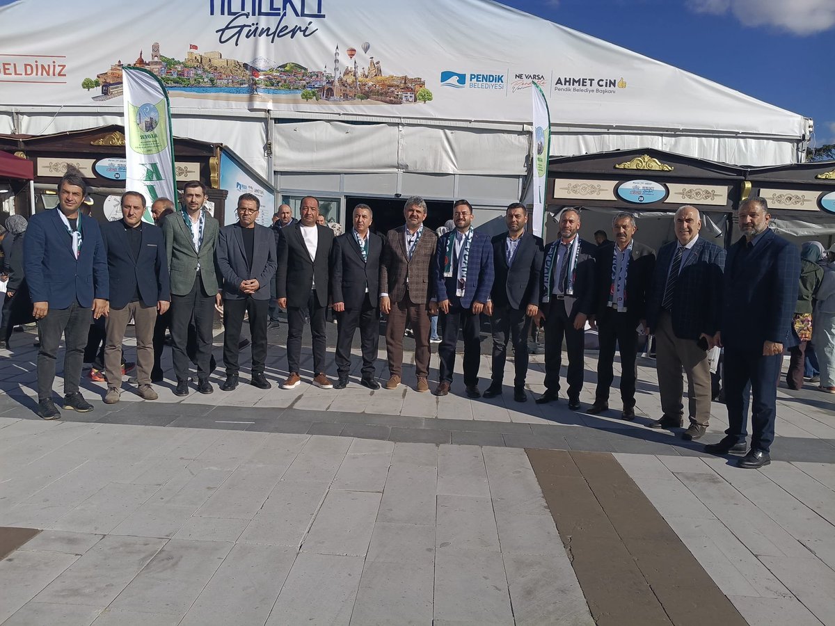 Sarikaya0zer's tweet photo. 🕌 2. Pendik Memleket Günleri kapsamında düzenlenen Kırşehirliler Günü programında hemşehrilerimizle bir araya geldik.

Kırşehir’imizin zengin kültürünü, geleneklerini ve değerlerini Pendik’te hep birlikte yaşadığımız güzel bir buluşma oldu.

Bu anlamlı programa katkı sunan başta Pendik Belediye Başkanımız Ahmet Cin olmak üzere emeği geçen herkese teşekkür ediyorum.