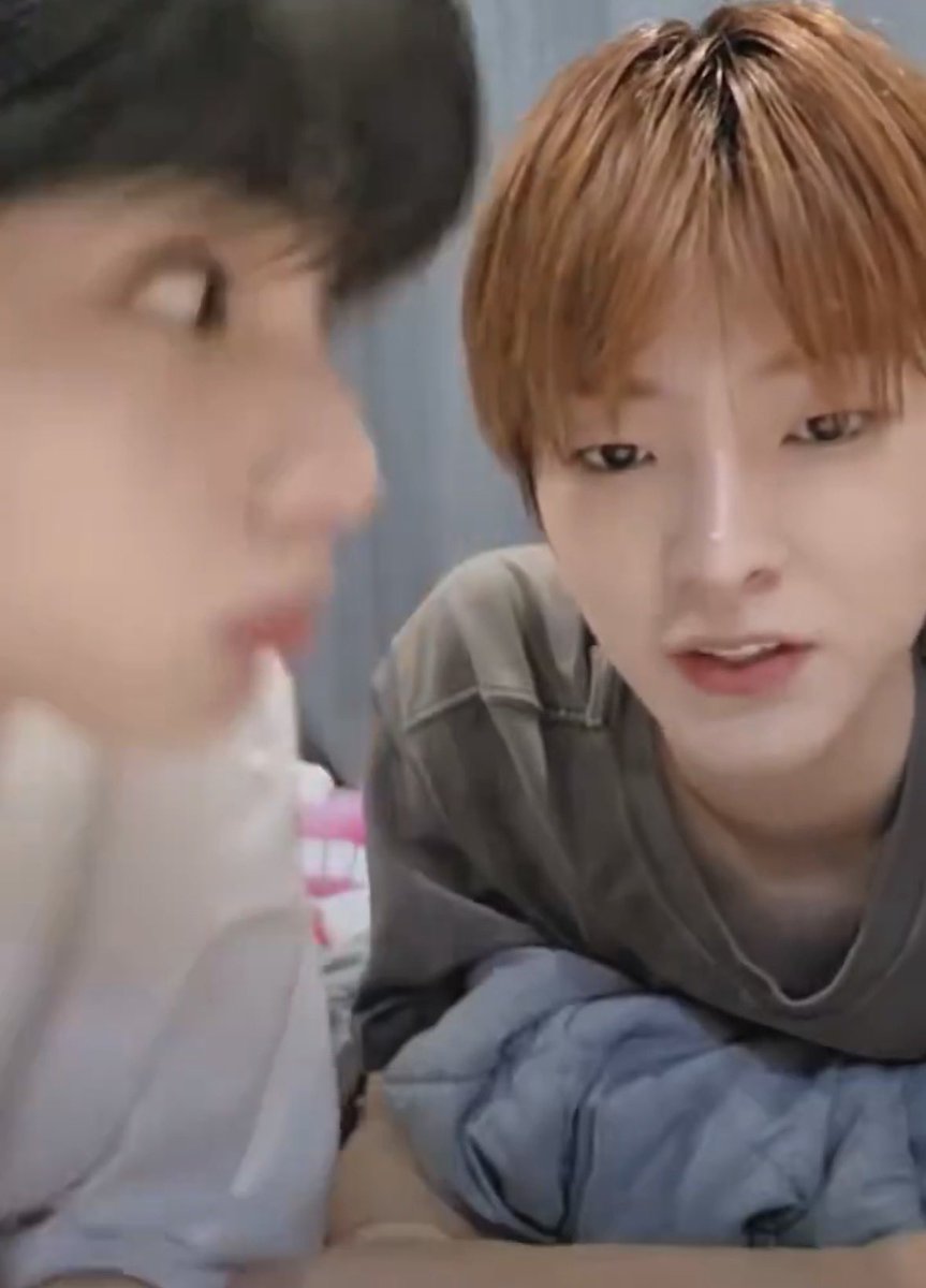 gomangliyu22's tweet photo. 우진이 실수로 스포했을 때 최립우 이만큼 놀란거 
아직도웃기네 하ㅠㅠㅋㅋ https://t.co/OPiaQN5ML5