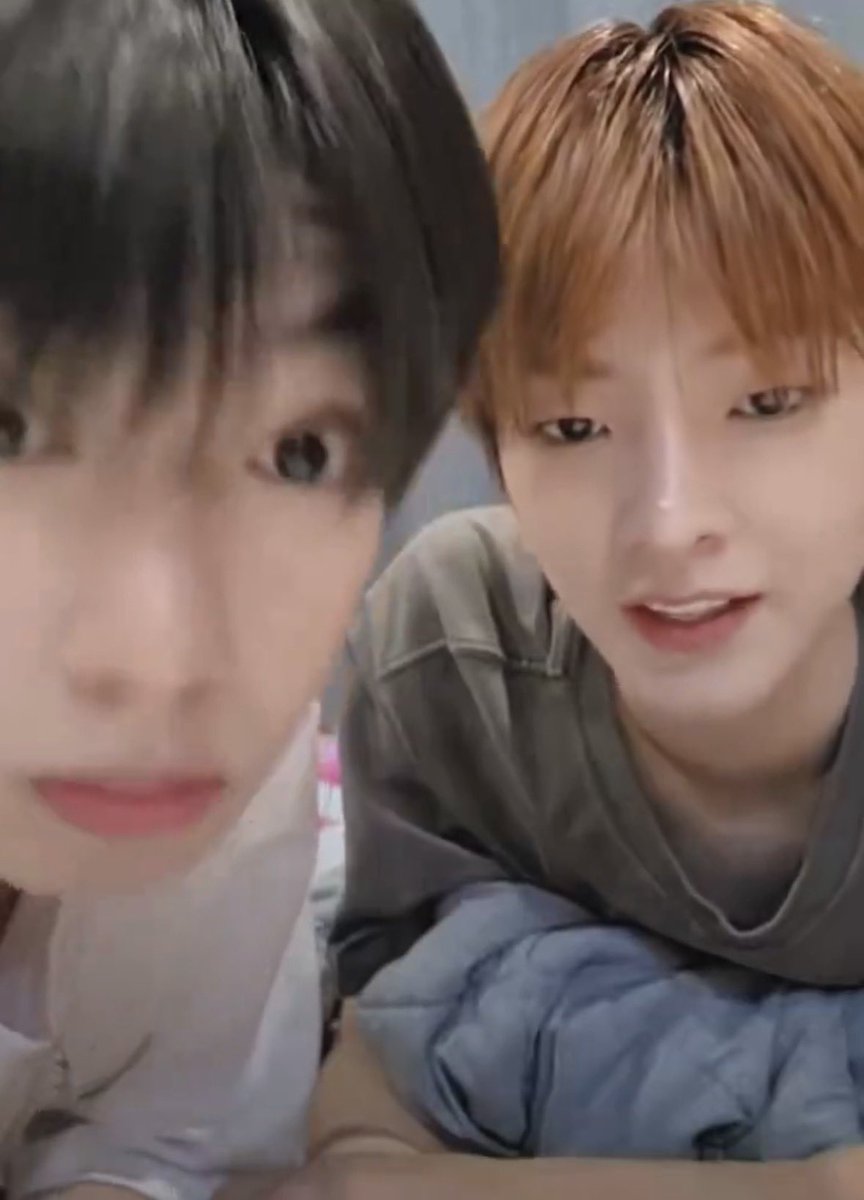 gomangliyu22's tweet photo. 우진이 실수로 스포했을 때 최립우 이만큼 놀란거 
아직도웃기네 하ㅠㅠㅋㅋ https://t.co/OPiaQN5ML5