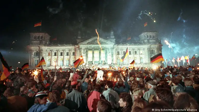 Schwab67420's tweet photo. Freiheit
#GermanUnityDay https://t.co/MC9hq92ggB