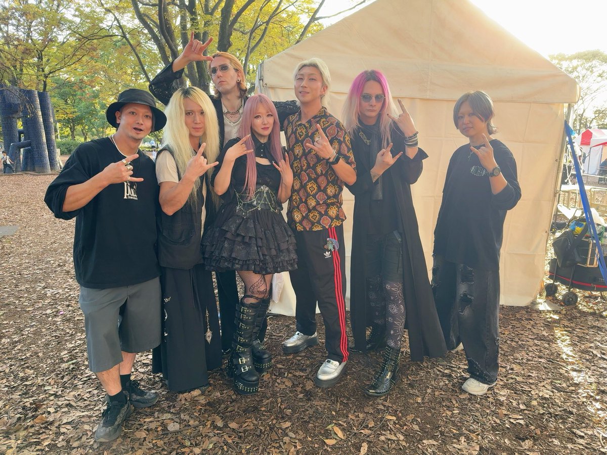 tanakarie's tweet photo. かつしか肉フェスタ2026
VORCHAOSの皆様（exist†trace
のMallyさん）とUz:ME📸
対バン本当にありがとうございました‼️ https://t.co/viuCEj9Ngc