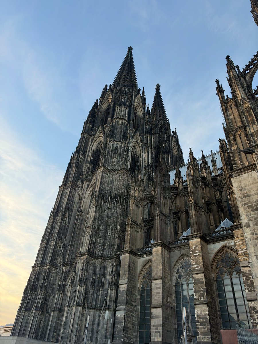 ryulngshot4sho's tweet photo. 💬 | 261003 #오율 18:44 CEST 

*📸
🐈‍⬛: cologne cathedral 
🐈‍⬛: I’m here 

#LNGSHOT #롱샷 https://t.co/POlpl1vkCf