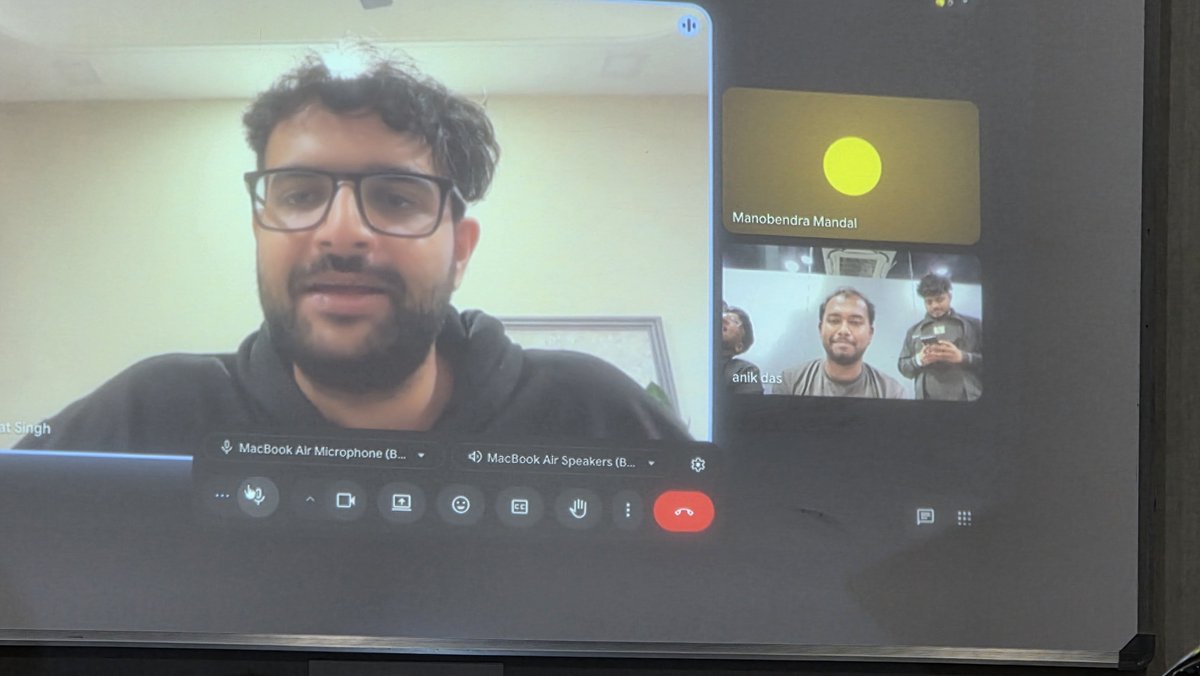 omdotcmd's tweet photo. 1/5
Some moments make you pause for a second 🫠
Today was one of those days.

I got the chance to pitch @FaultLineLabs 1:1 to @kirat_tw at the CWF Buildstaton in Kolkata, while building towards the @colosseum Crypto World Fair Hackathon.
Honestly, this was a pretty special one. https://t.co/7K0DBbevrf