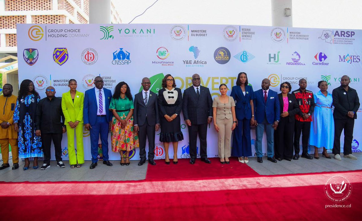 acprdcongo's tweet photo. #RDC:  Le Président de la République, Félix-Antoine Tshisekedi, et la Première Dame, Denise Nyakeru Tshisekedi, ont assisté samedi, à Kinshasa, capitale de la République démocratique du Congo (RDC), à l’ouverture de la foire agricole « Or Vert du Congo », organisée au Musée national, selon la Présidence de la République.

Initiée par Fanny Tshisekedi, coordonnatrice de cette foire agro-pastorale, l’activité vise notamment à promouvoir le « Made in Congo » et à réduire la dépendance aux importations alimentaires grâce à un écosystème numérique mettant en relation les producteurs locaux et les marchés mondiaux, selon la même source.

Lors des interventions, Ornela Kardozo, directrice générale du Group Choice Holding Company, et Fanny Tshisekedi, ont appelé les institutions gouvernementales à ouvrir de nouveaux débouchés afin de sécuriser l’avenir des agripreneurs, de pérenniser les chaînes de valeur locales et de générer des emplois durables, d’après la Présidence congolaise.

Découvrez d’autres informations sur notre site web https://t.co/tGEWJ2Bgzn