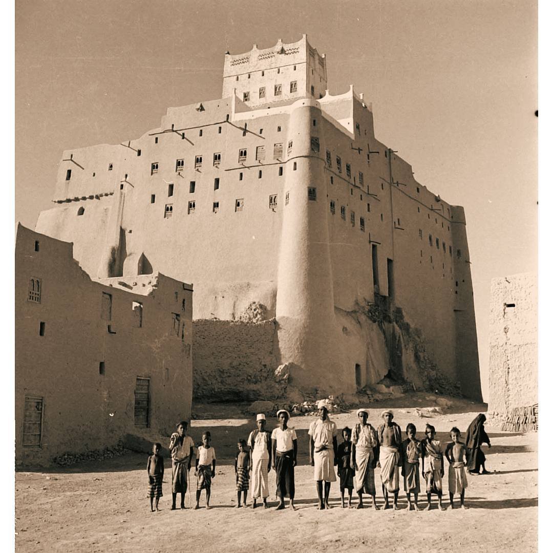 Bin_3ameer's tweet photo. @UN @Amnesty @hrw @Reuters
Hadhramis have been oppressed since British colonialism. Britain never handed Hadhramaut to its own people. Decades of injustice followed. We demand a free referendum.
#حق_استفتاء_حضرموت
#RightToHadhramautReferendum https://t.co/xPnXvhHGHh