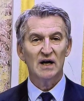 peralvarezm's tweet photo. El mismo @NunezFeijoo que paseaba con un narco cuando en Galicia morían cientos de jóvenes por la droga, es el que ahora se abraza a los fondos buitres para echar a la calle a los inquilinos o hacerles insostenible poder pagar alquileres abusivos.
Posdata.- La foto no es IA https://t.co/BzfGWWQSHS