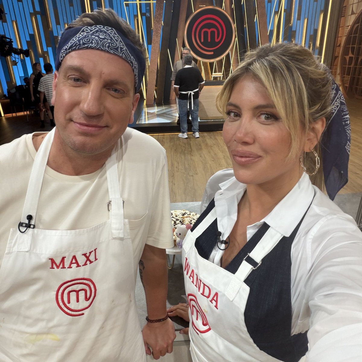 bpthaber's tweet photo. Wanda Nara, 3 çocuğunun babası Maxi Lopez ile barıştı.

— Wanda Nara, Maxi Lopez’i takım arkadaşı Mauro Icardi ile aldatmıştı.

— İkili, çocuklarıyla vakit geçirmek için yeniden bir araya geliyor. https://t.co/Ba3m2MImJW