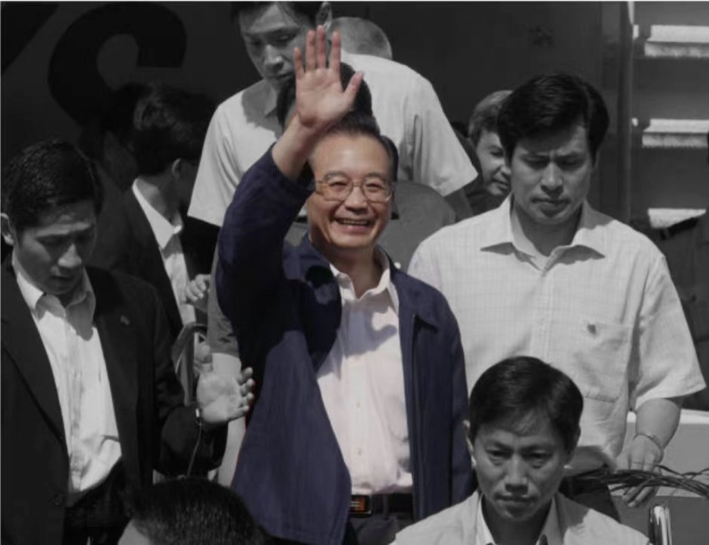 WenSam1942's tweet photo. 温家宝：只是站着。
我：好手段。 https://t.co/DCkCXb0SGD