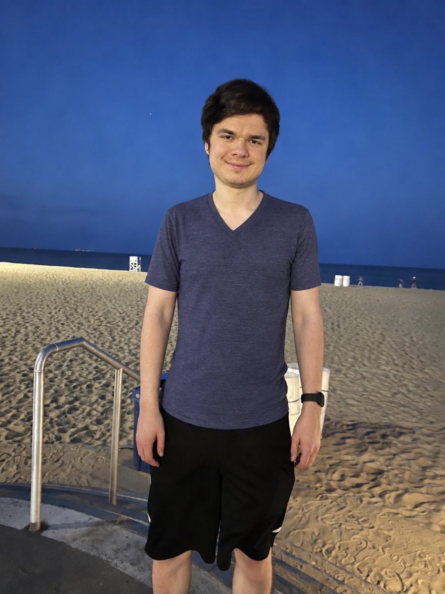 LorelaiIngrid's tweet photo. @SicK_cs @aeongls I smell projection, can't lie you would be a great bestfriend.. https://t.co/G02vXiXwDx
