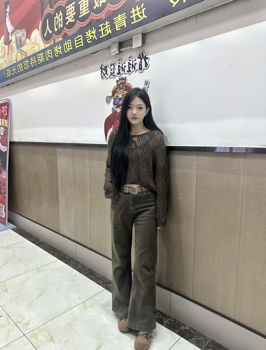 Xxp64v's tweet photo. 过段时间就能爆操你了蕊子 https://t.co/e6FBfMm9rW