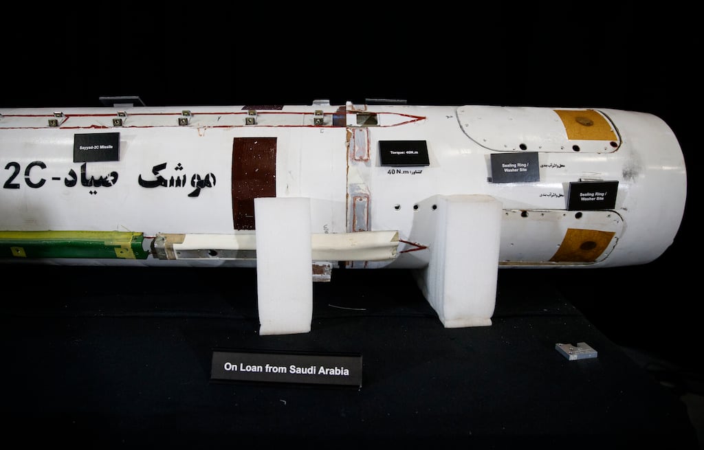 Mk20002000B's tweet photo. موشک های پدافندی سری صیاد با کد SD معرفی می‌شوند و عدد بعد آن مدل اون رو مشخص میکنه مثلا  SD2 C معرف موشک صیاد ۲ است https://t.co/dBTCthQs27