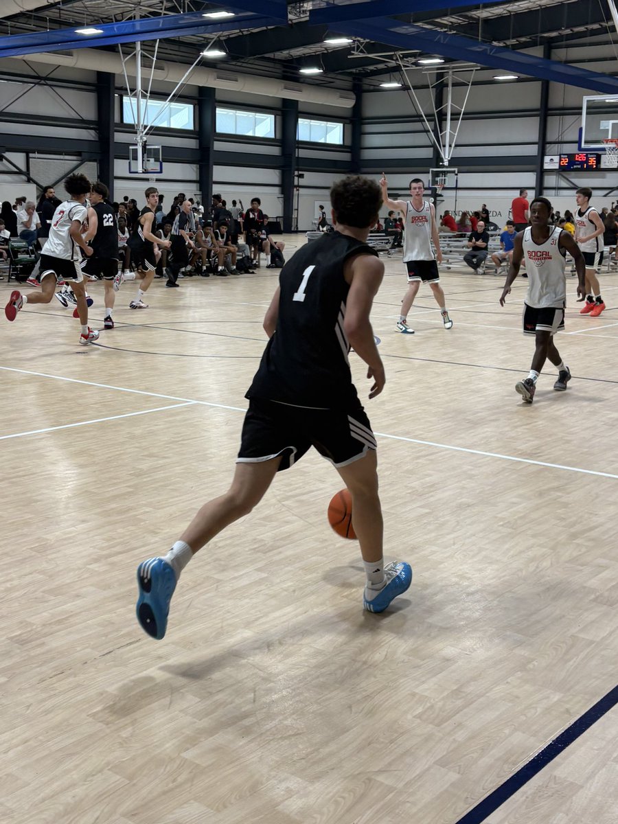 shane_hayden's tweet photo. Hugo Alonso (Spain) was a master in the pick and roll as he picked apart SoCal academy today at border league. One of my favorite under the radar players new to the US this season. @CoachBrockE_mbb https://t.co/osaDS8EPOM
