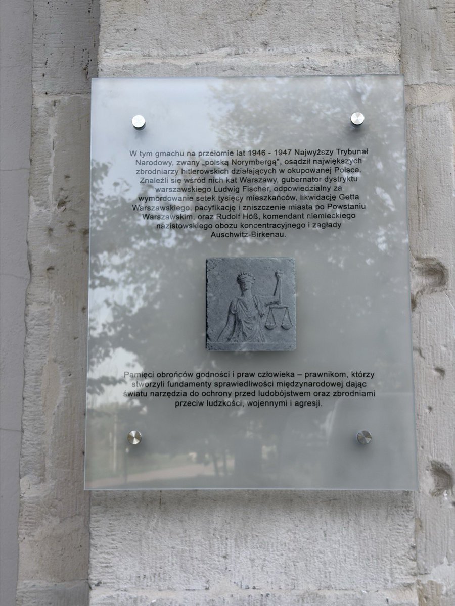 Amb_Berger's tweet photo. .@ZNP_ZG oraz @FESonline zorganizowały w miejscu, gdzie w 1947r. odbył się proces komendanta @AuschwitzMuseum Rudolfa Hössa, konferencję z okazji 80. rocznicy procesów norymberskich. Dyskusja dotyczyła prawa międzynarodowego, polityki, pamięci oraz roli edukacji. https://t.co/3JVpdpDQ4W