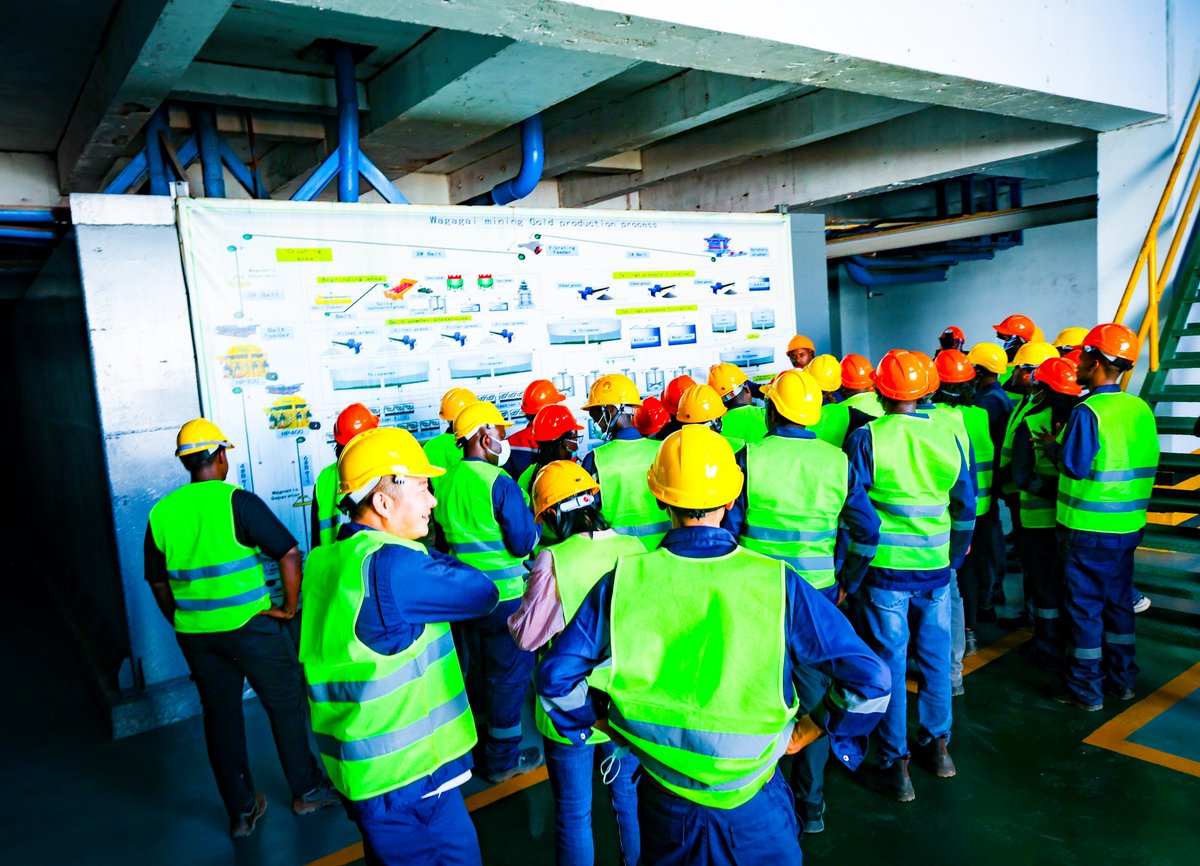 UgandaChamber's tweet photo. These are the conversations that shaped the Mineral Wealth Conference, now being experienced on the ground.

MWC opened the conversation. Eastern Uganda is helping us DIG DEEPER.

#MWC2026 #UCEM  @MEMD_Uganda @AshabaA @humfas @Patricia_Litho @PNyamutoro @DrMusenero @irenebateebe @kcbbankug @EcobankUganda