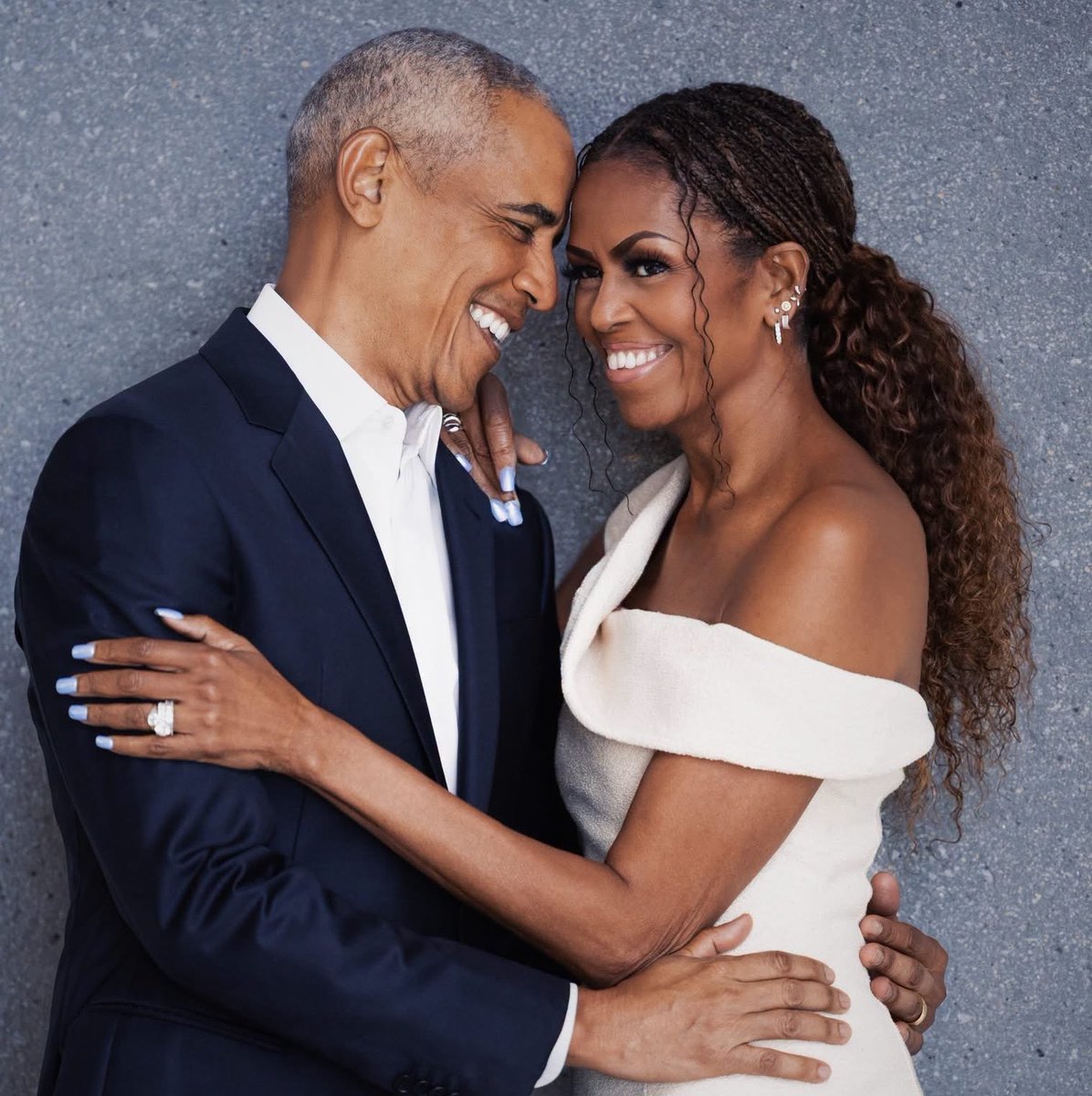DisavowTrump20's tweet photo. RETWEET to wish the Obamas a Happy Anniversary! ❤️ https://t.co/gE6Wpm8Fpy