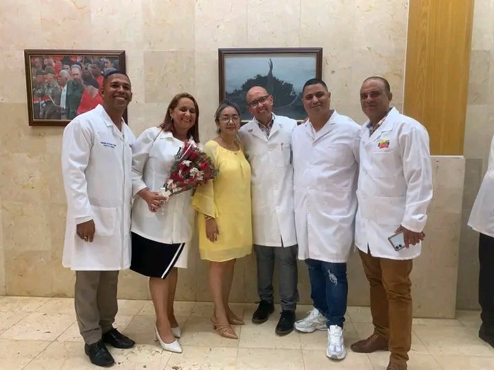 MonteElia78019's tweet photo. Les juro que sin ellos todo sería más dificil!!!!
Gracias por estar siempre !!!
Gracias por no rendirse !!
Muchísimas  felicidades en su día  
Un abrazo inmenso
❤ https://t.co/EdNHtkl6k3