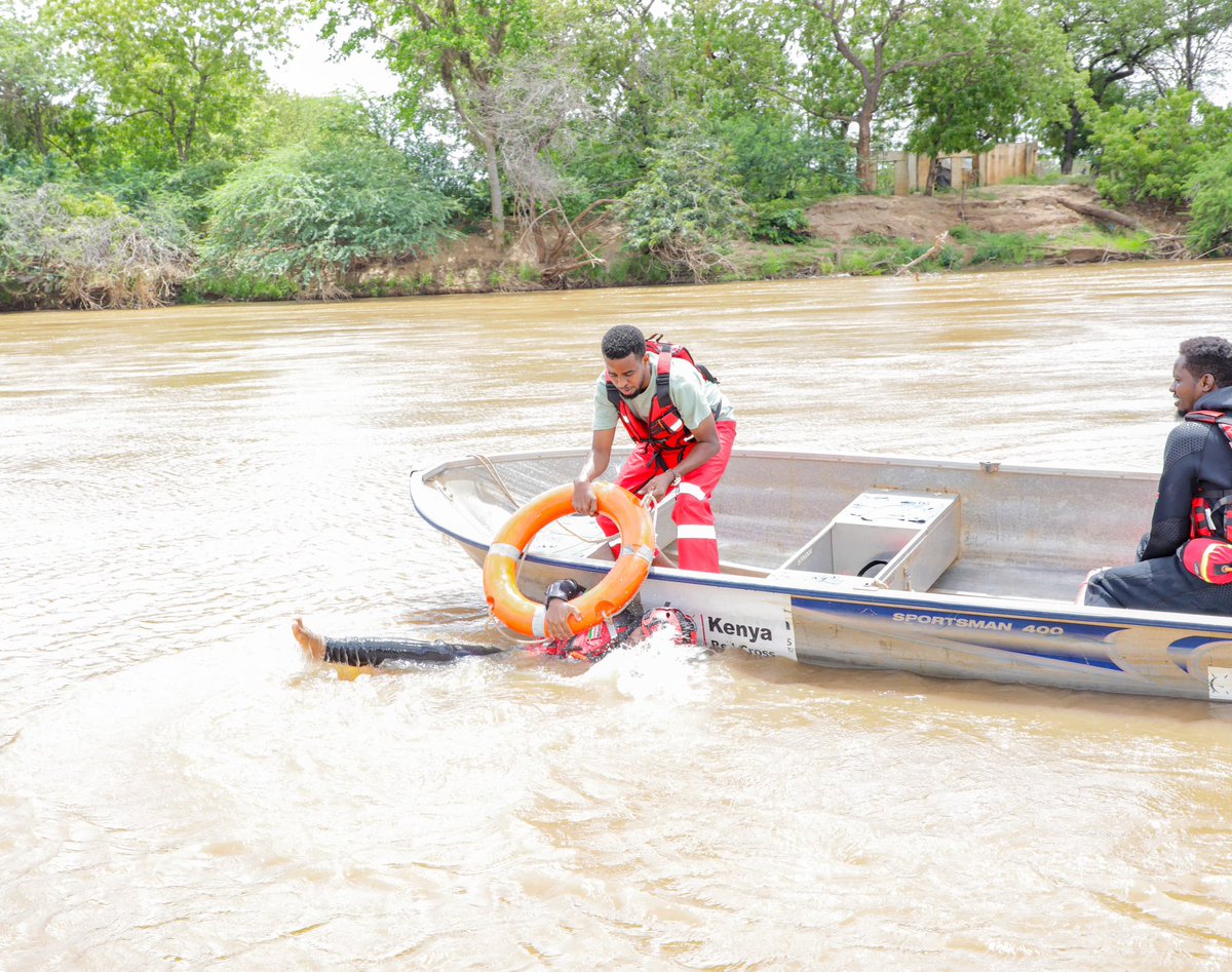 ElhajiMahat's tweet photo. 🚨 READY. TRAINED. READY TO SAVE LIVES! 🌊
Proud to be part of @KenyaRedCross #GarissaRCATAquaTeam as we sharpened our skills in #ElNiño preparedness and water rescue.
Grateful for this amazing team and our shared commitment to serve, respond and save lives. ❤️🇰🇪
#AlwaysThere https://t.co/NG2tgBh9R2