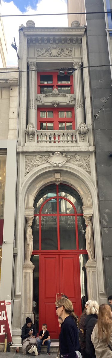 1mimar1mimar's tweet photo. 📍İstiklal Cad.
Kırmızı asilliği 💅 https://t.co/s2B1i1roes