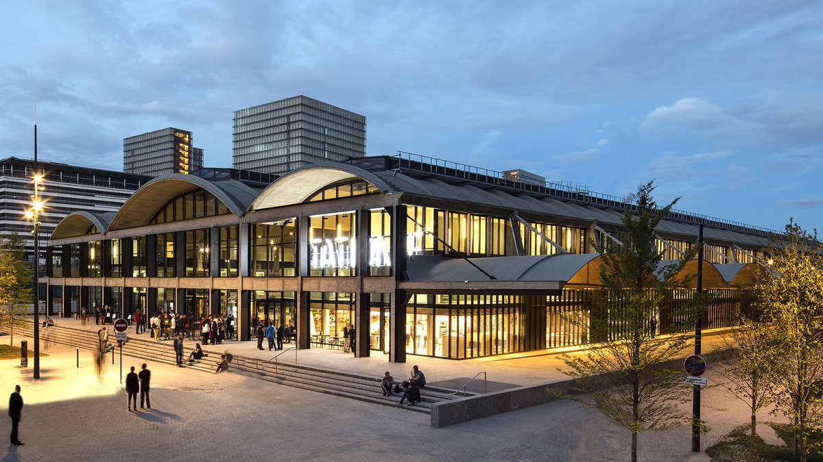 CeJourHistoire's tweet photo. Le plus grand campus de start-up du monde est une gare de marchandises de 1929, à Paris.

Elle a failli être démolie. Ses voûtes de béton n'ont que quelques centimètres d'épaisseur. https://t.co/MCIx2Lu5Cm