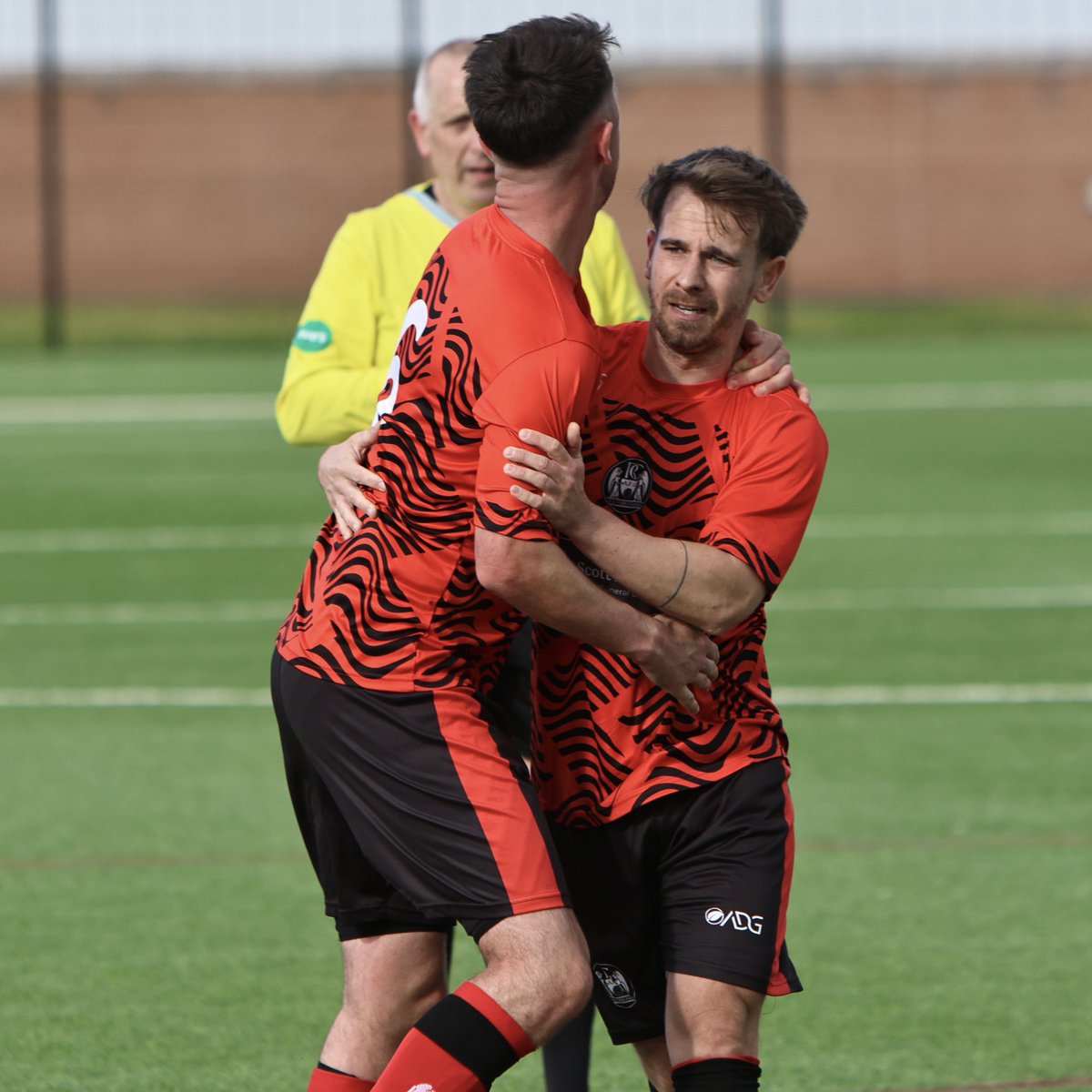 east_saltoun's tweet photo. Was at the Edinburgh Strollers V Rutherglen Glencairn AFC for the second round of the Only Sport Scottish Amateur Cup
Match photos to follow soon ( well done guys certainly was an exciting send half)

@LeafaOfficial @EdinStrollersFC @GlencairnAFC https://t.co/ayJoitnKul